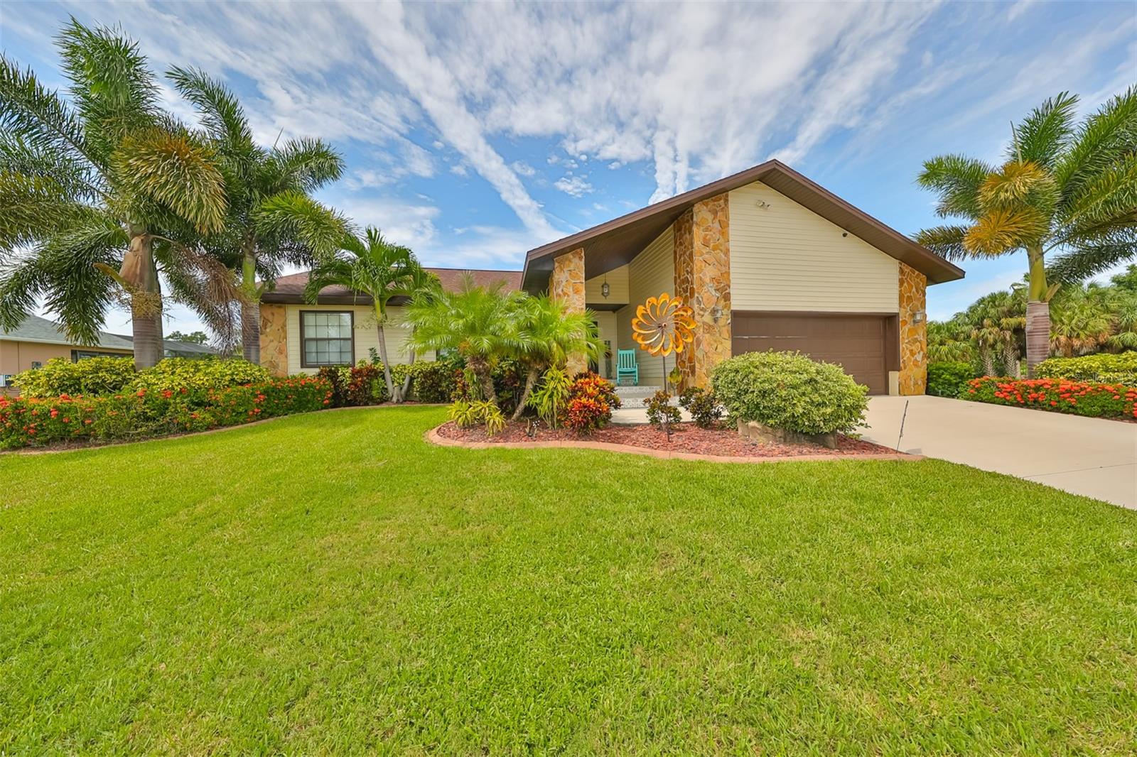 915 Eagle Ln, Apollo Beach