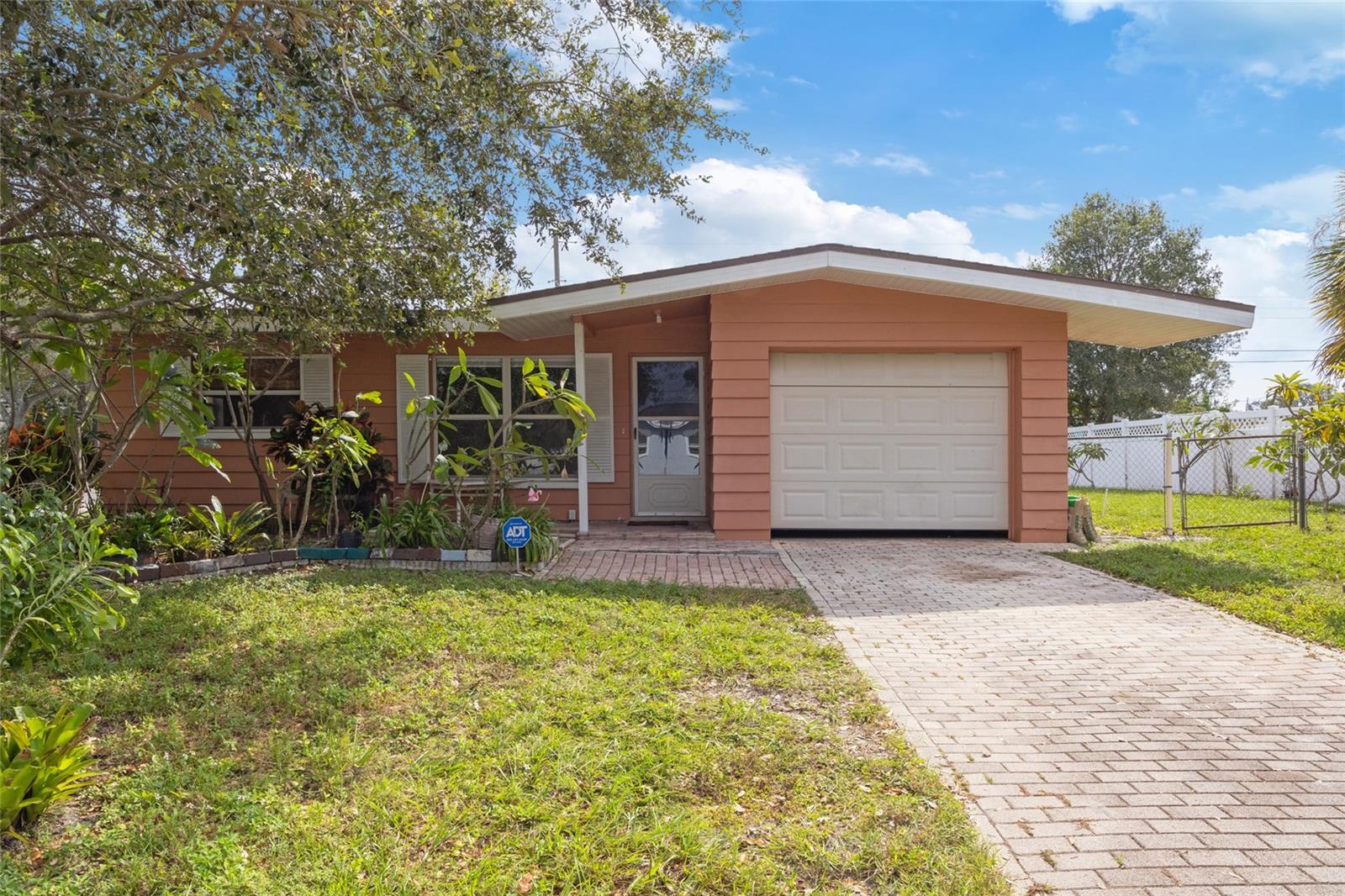 3198 Huntington Dr, Largo