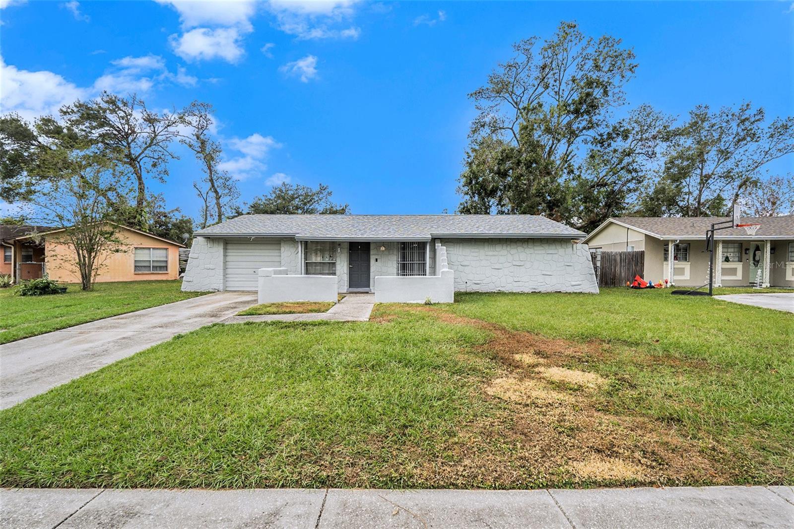 504 Highview Cir S, Brandon