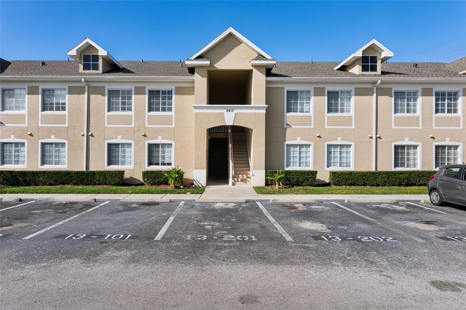 6413 Hollydale Pl #202, Riverview