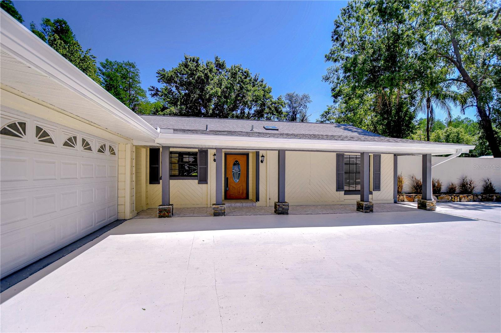 1120 Country Ln, Lutz