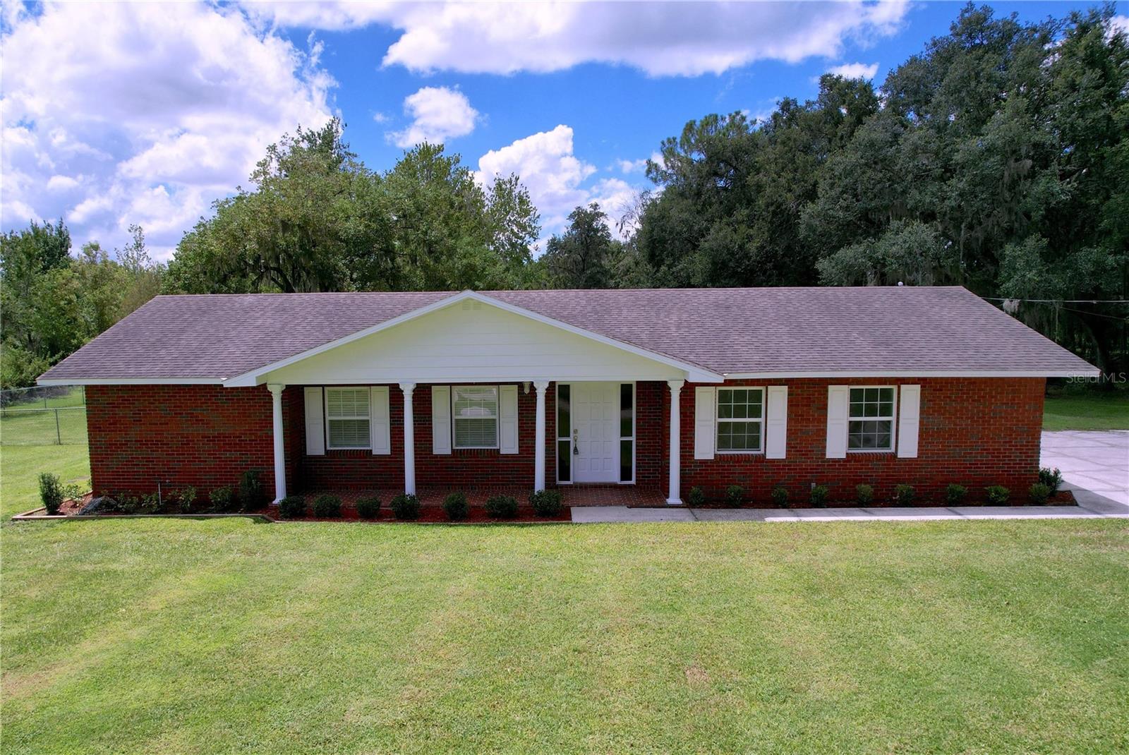 1405 Knights Griffin Rd, Plant City
