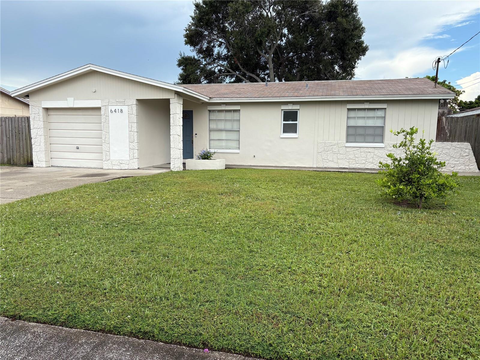 6418 W Paris St, Tampa