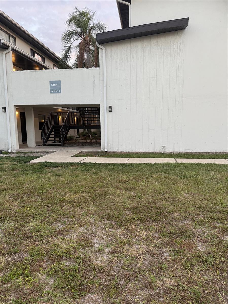 1264 113th Ave #j102, Tampa