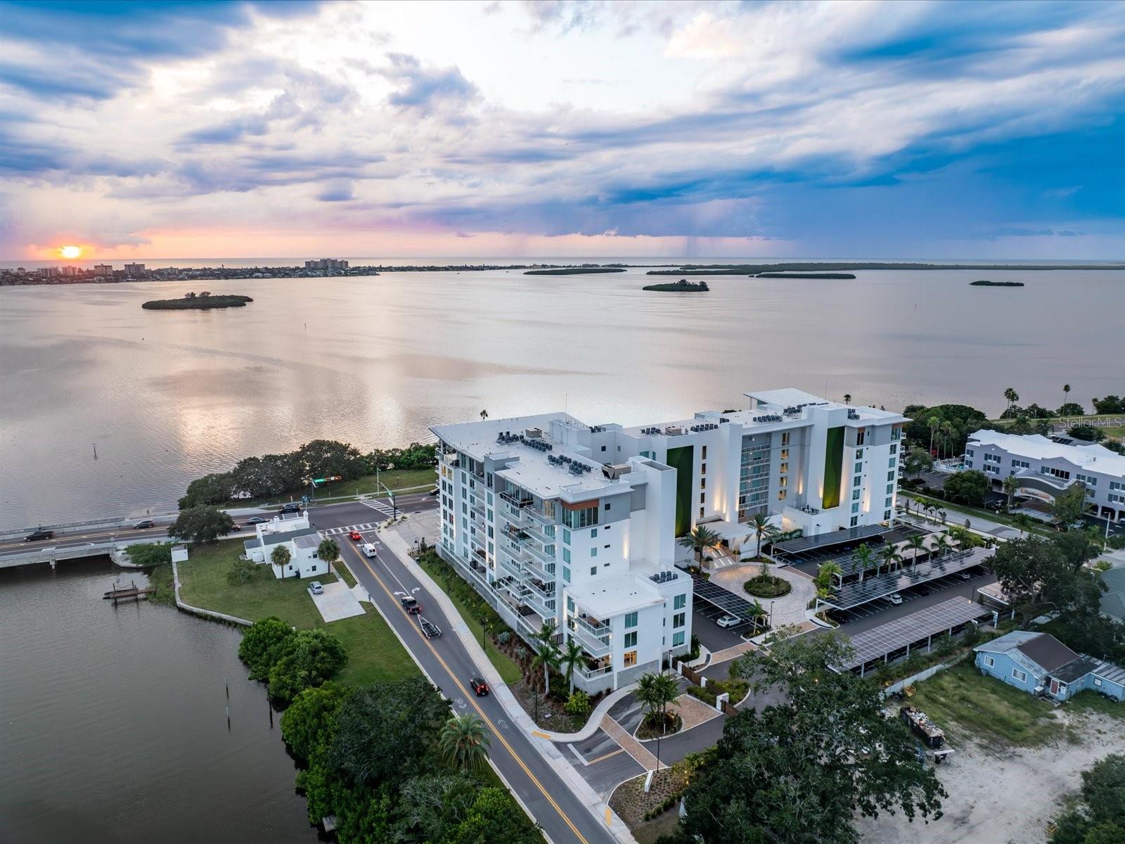 1020 Sunset Point Rd #511, Clearwater