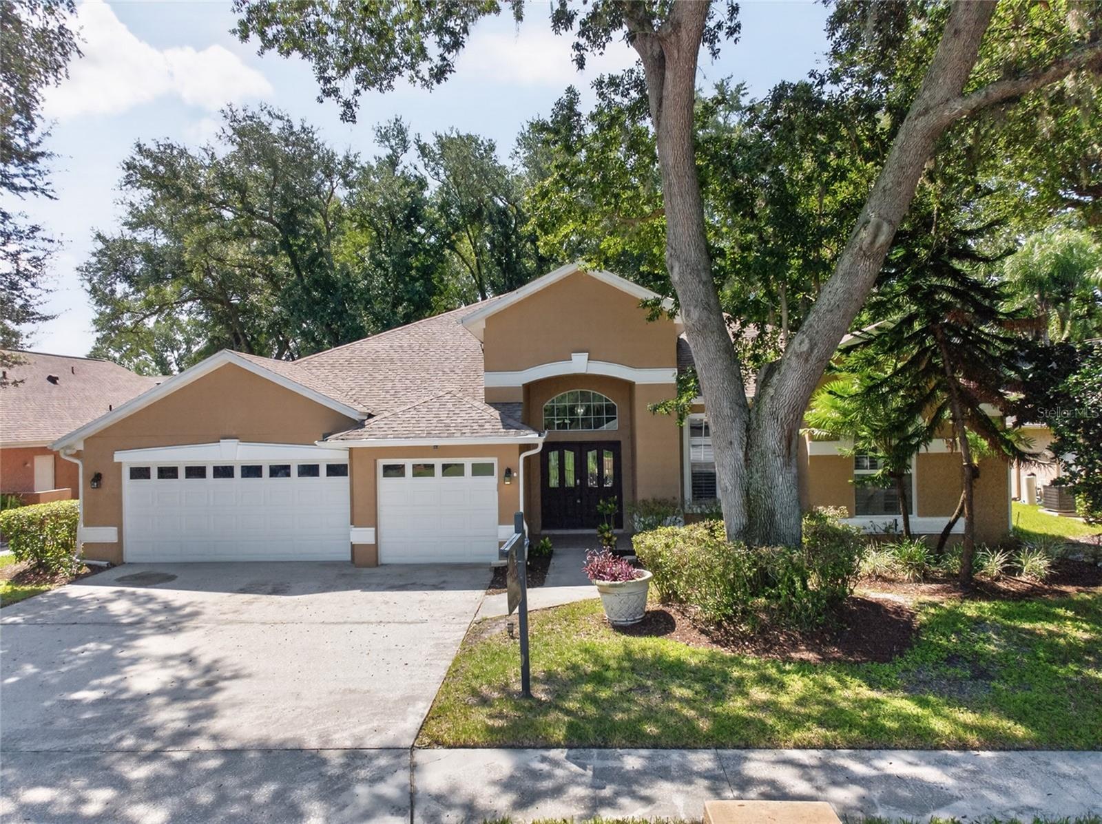 2243 Eagle Bluff Dr, Valrico