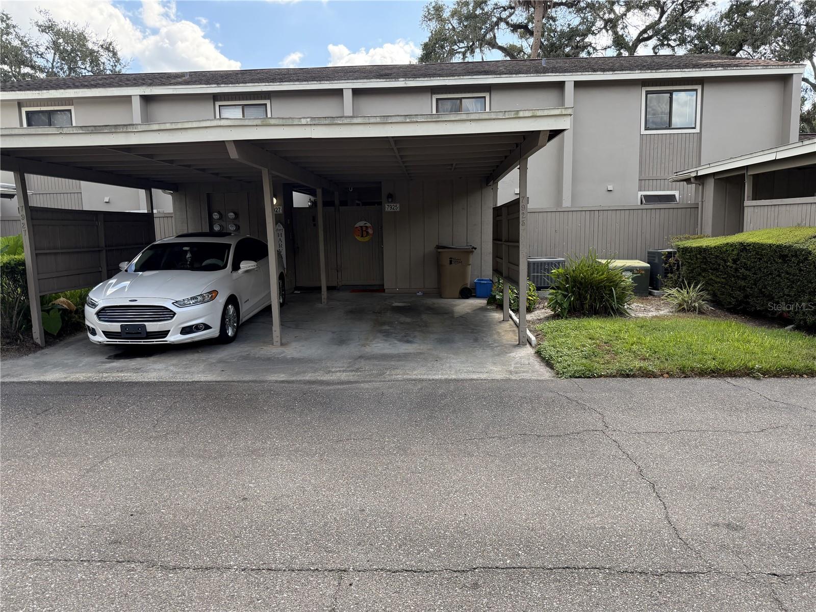 7925 Pine Dr #33, Temple Terrace