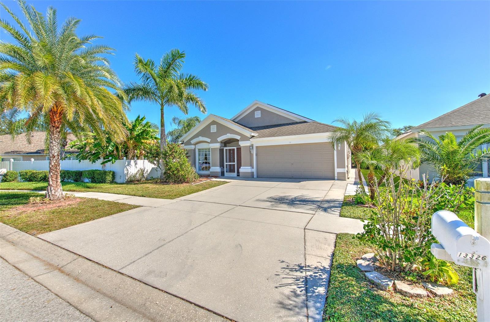 13326 Evening Sunset Ln, Riverview