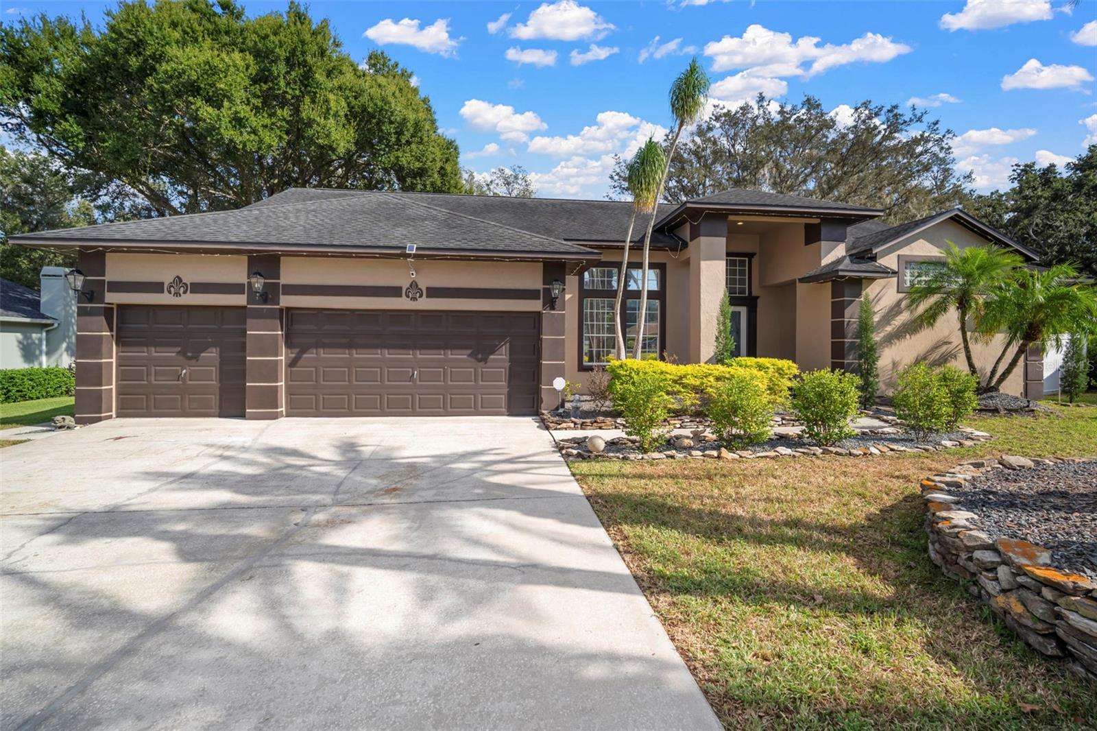 424 Summit Chase Dr, Valrico