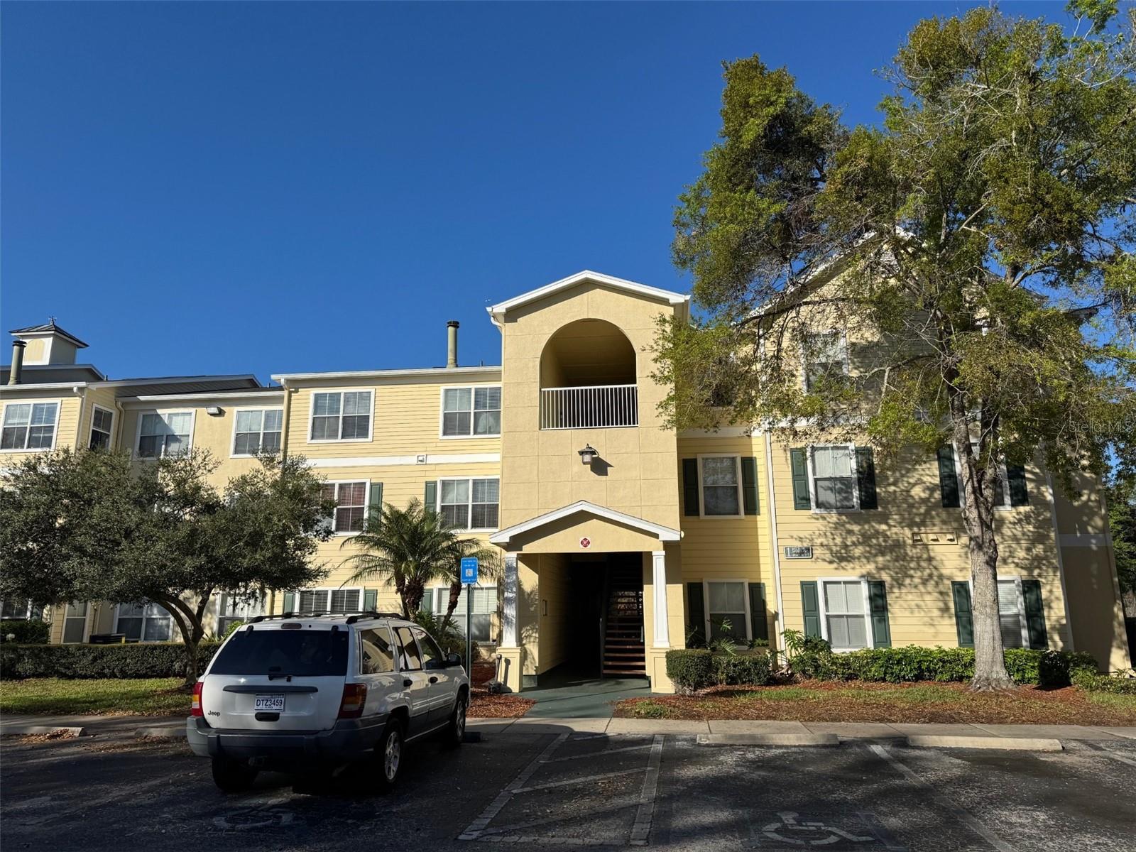18575 Bridle Club Dr, Tampa