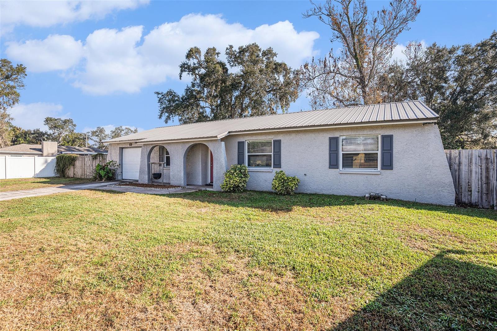 909 Silver Ridge Way, Valrico