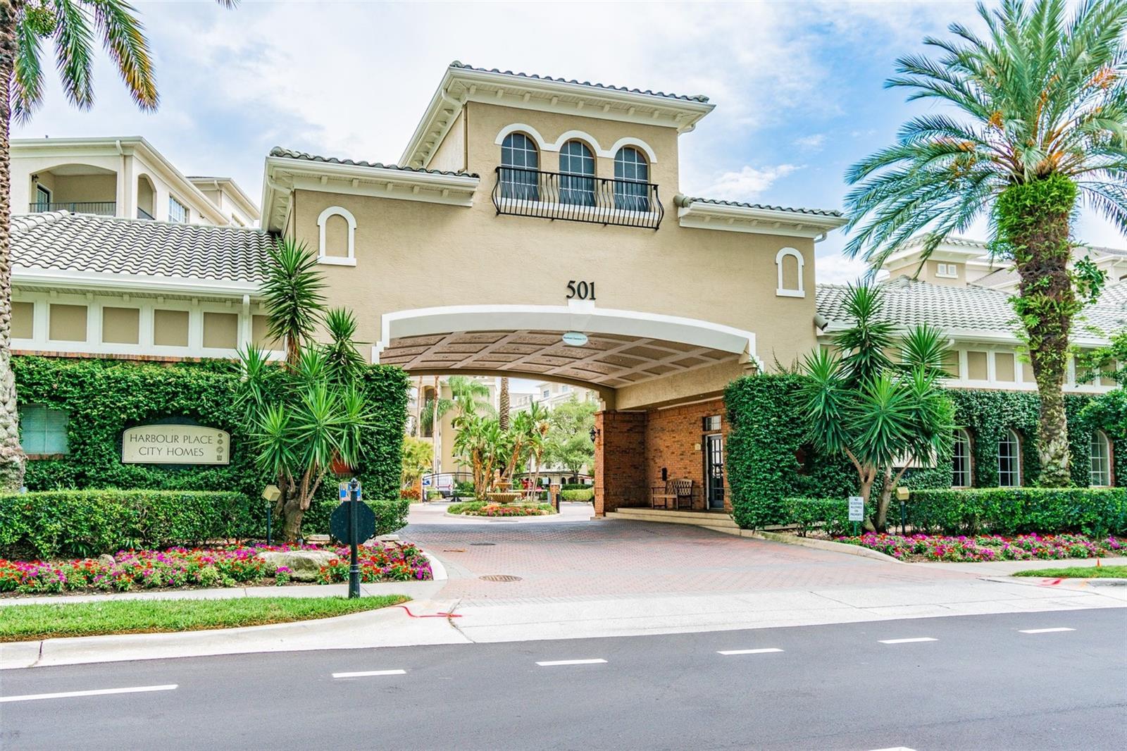 501 Knights Run Ave #1228, Tampa