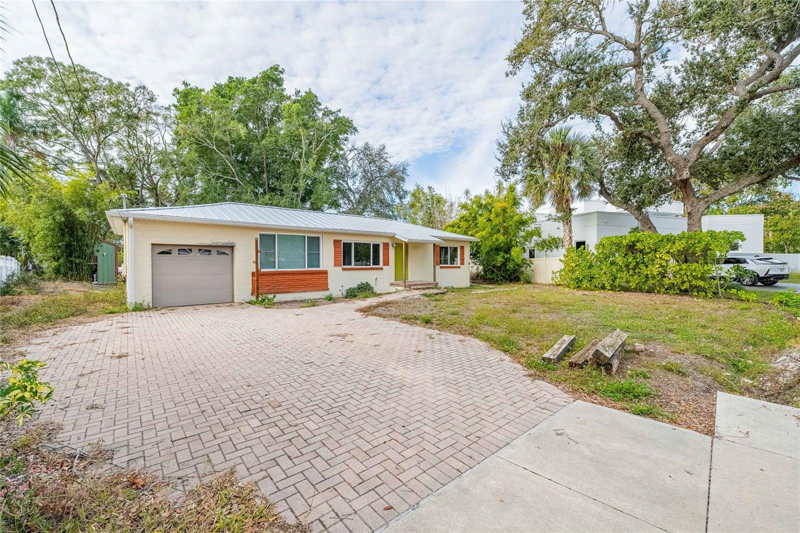 6213 Sanders Dr, Tampa