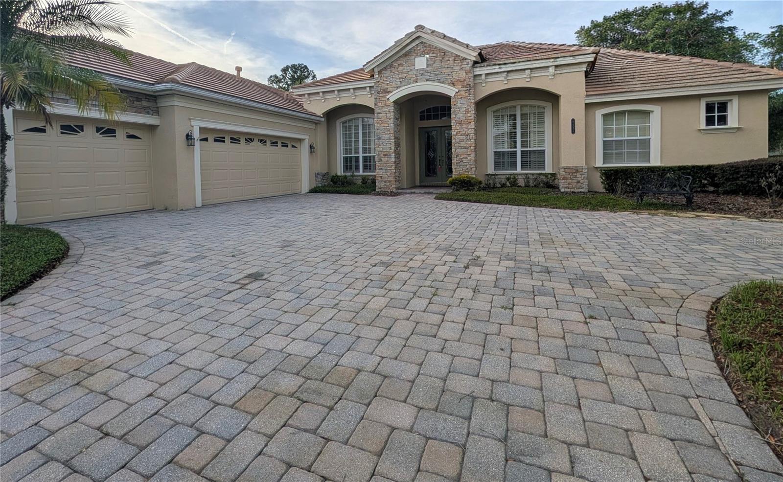 8492 Dunham Station Dr, Tampa