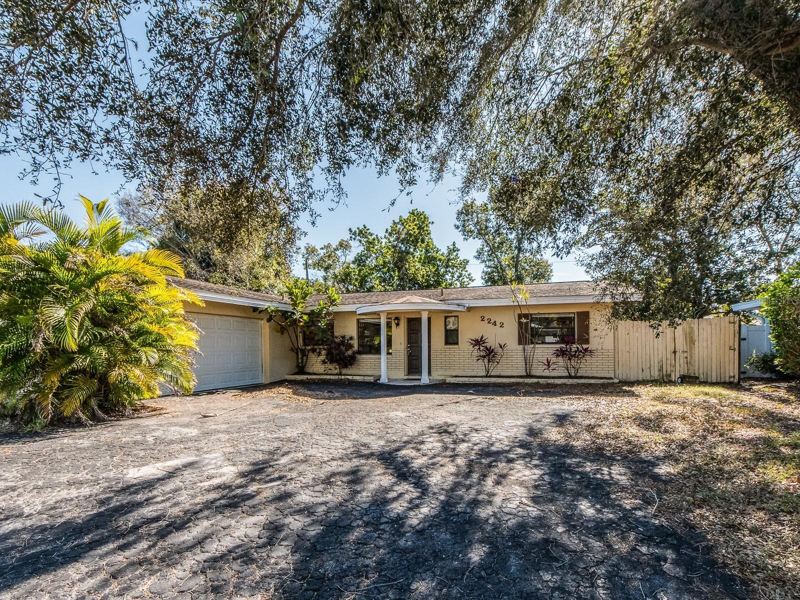 2242 Indian Ave S, Belleair Bluffs
