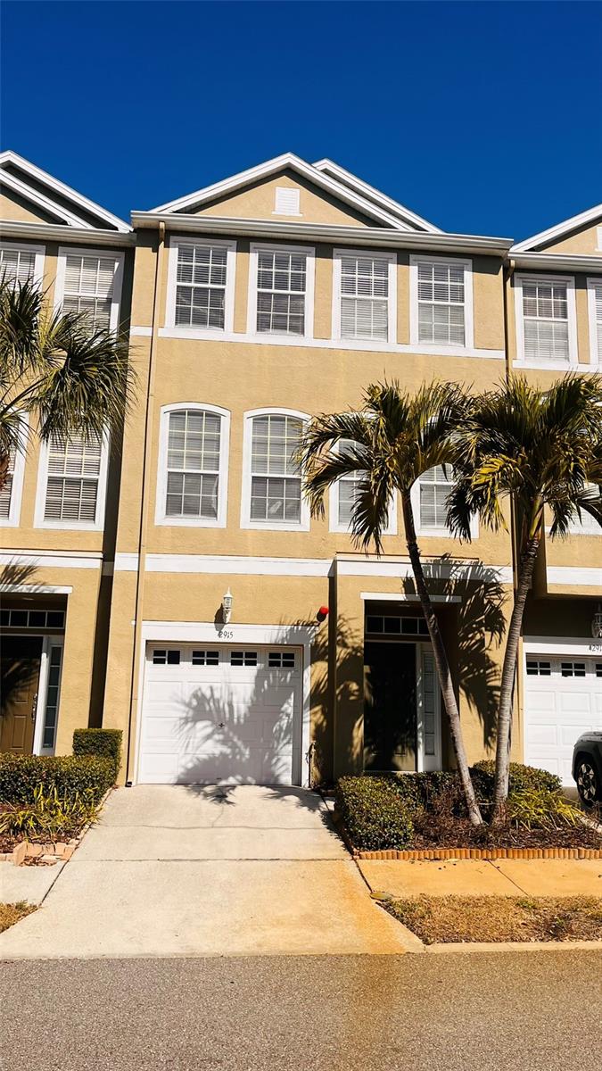 2915 Pointeview, Tampa