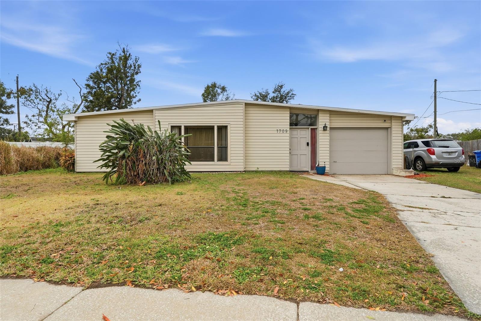 1709 Carnegie Cir, Tampa