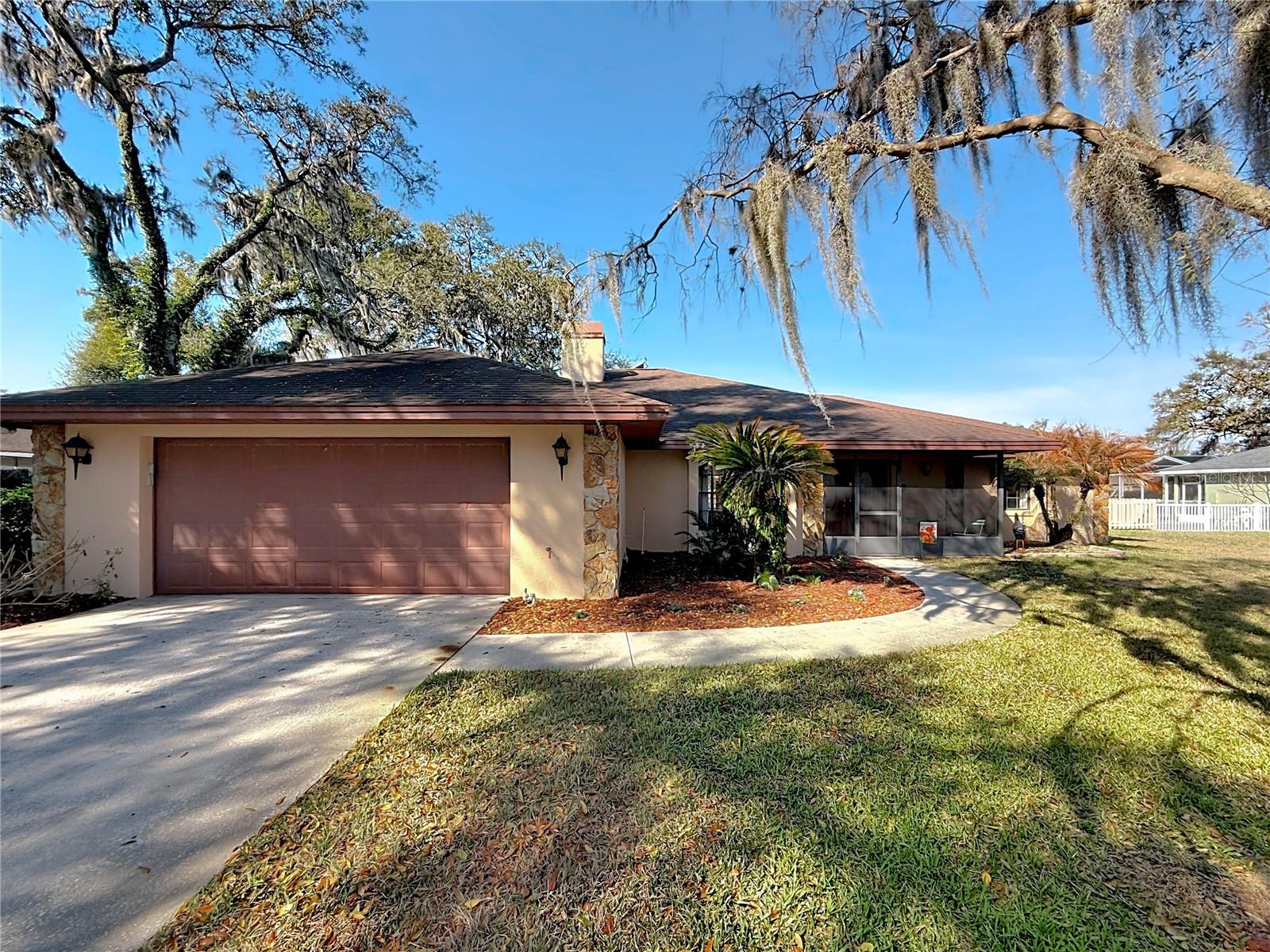 452 Summit Chase Dr, Valrico