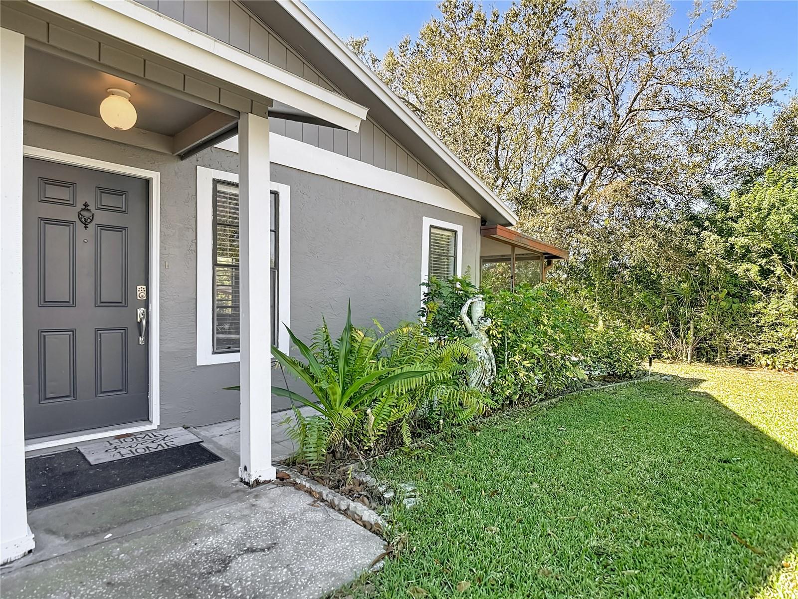 10121 Lake Oak Cir, Tampa