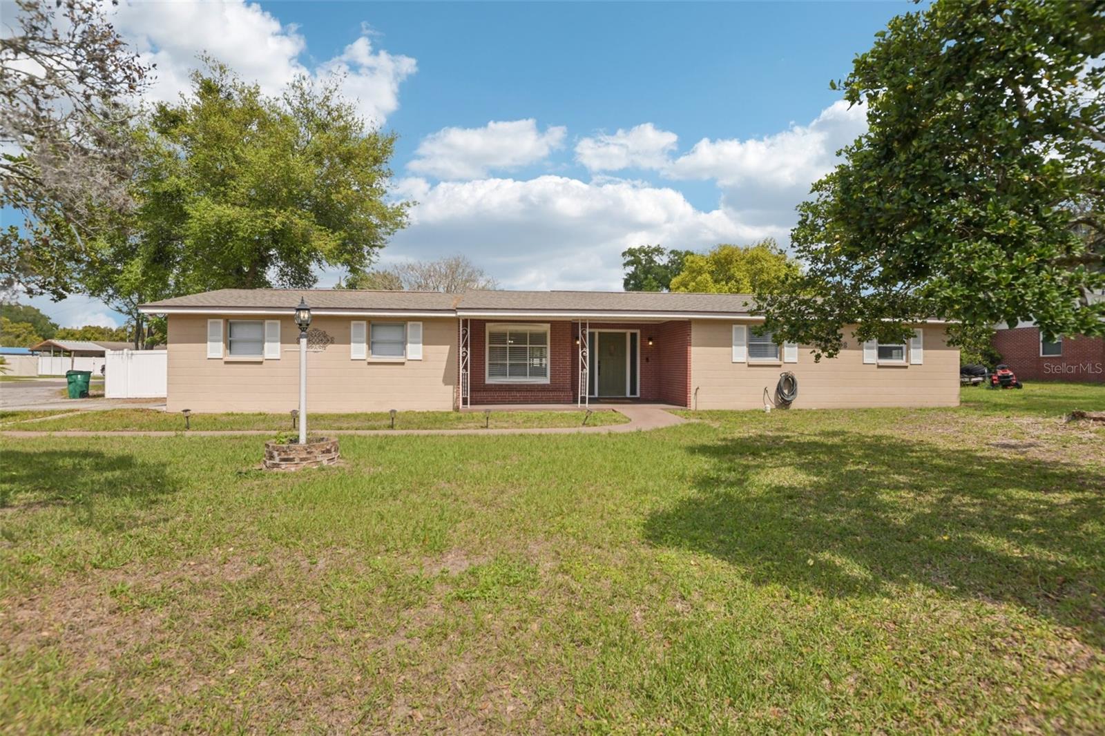 5942 13th St, Zephyrhills