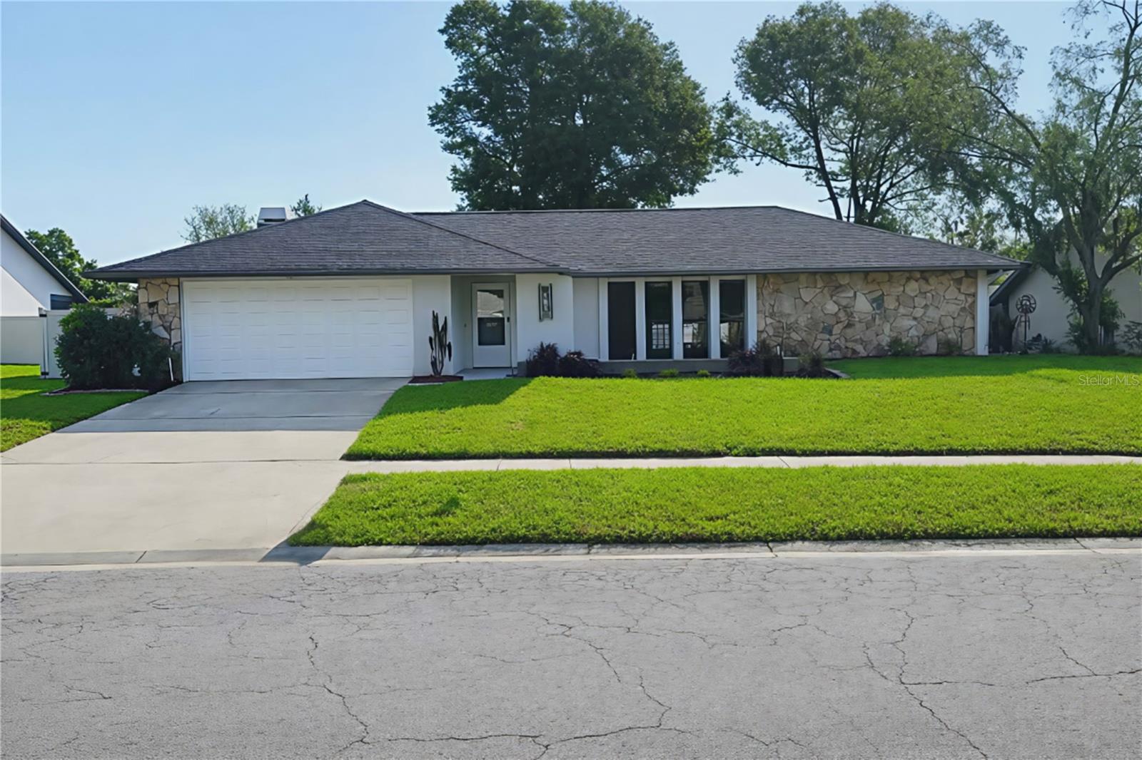 401 Running Horse Rd, Seffner