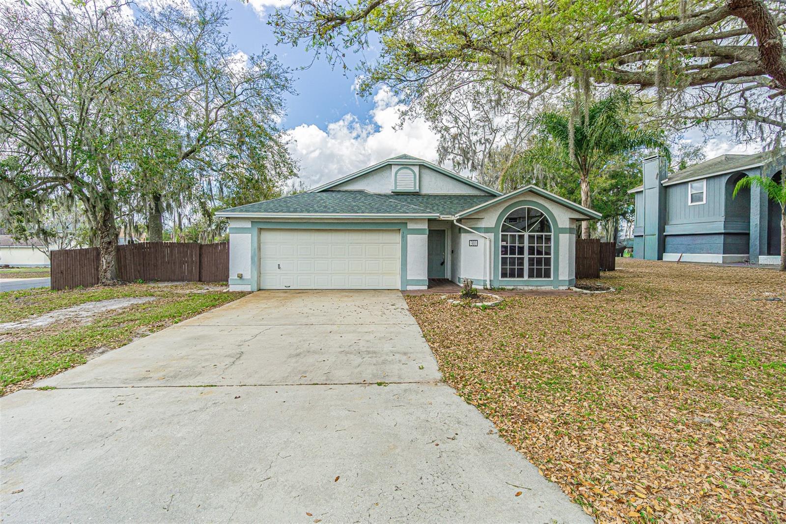 301 Sugar Creek Dr, Plant City