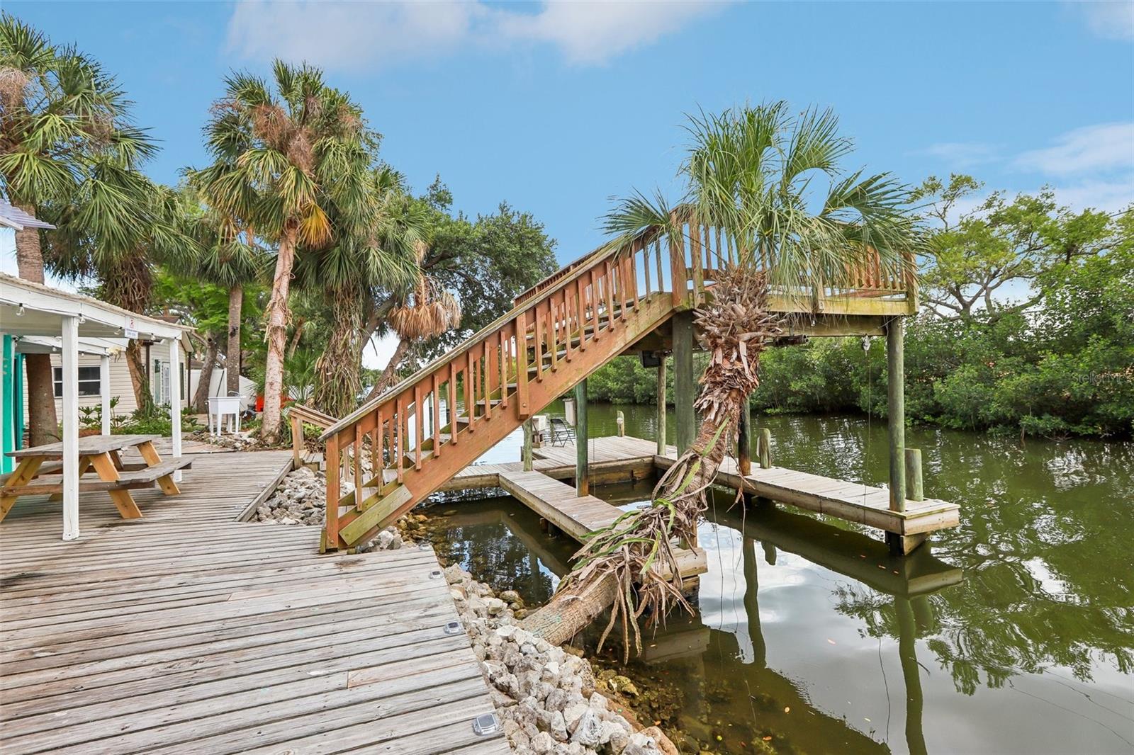 8825 Oak St, Riverview