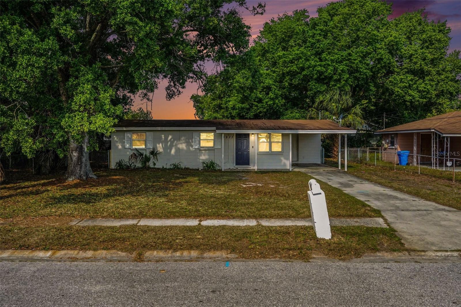 4923 S 82nd St, Tampa