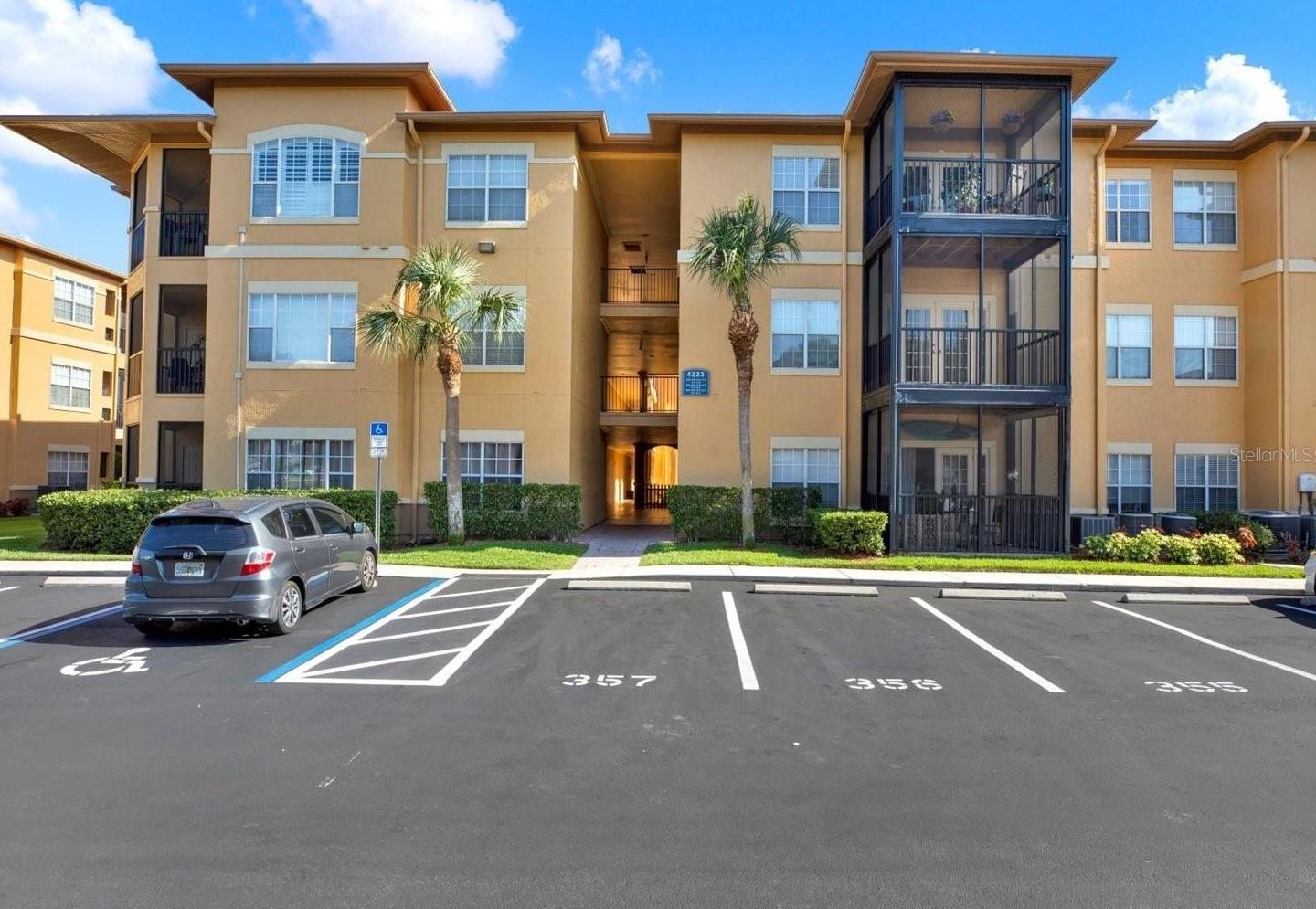 4333 Bayside Village Dr #229, Tampa