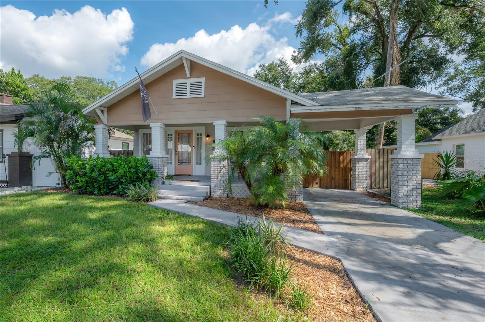 207 W Hiawatha St, Tampa