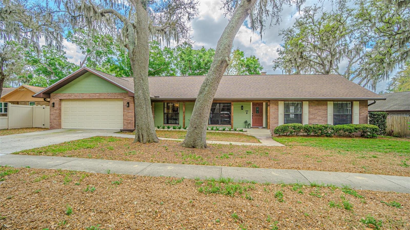 1107 Oakridge Manor Dr, Brandon