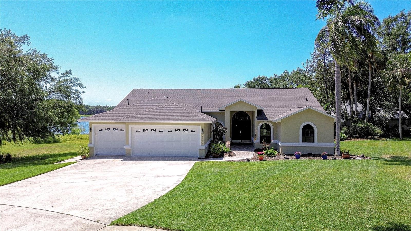 709 Sportsman Park Dr, Seffner
