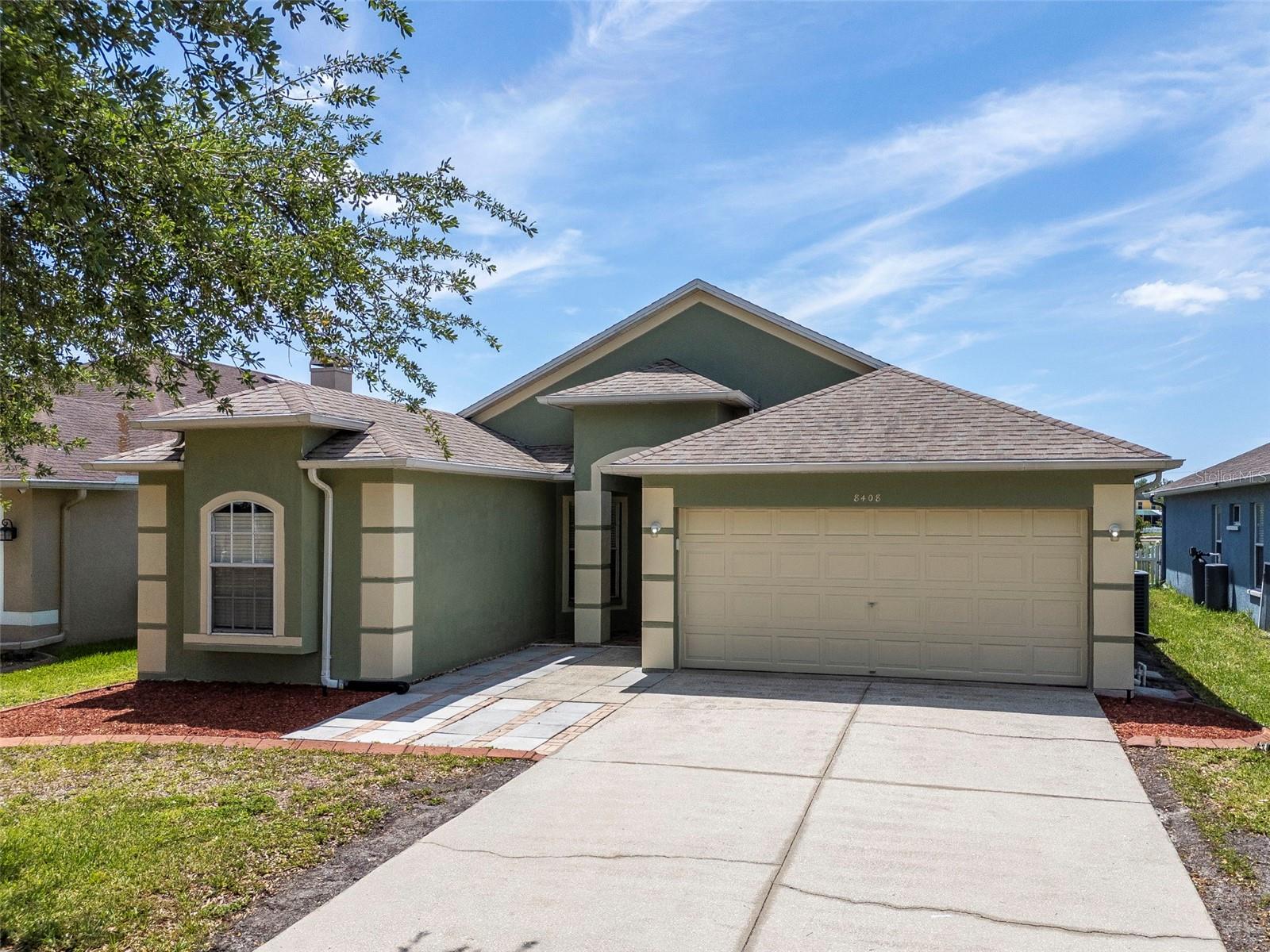 8408 Canterbury Lake Blvd, Tampa