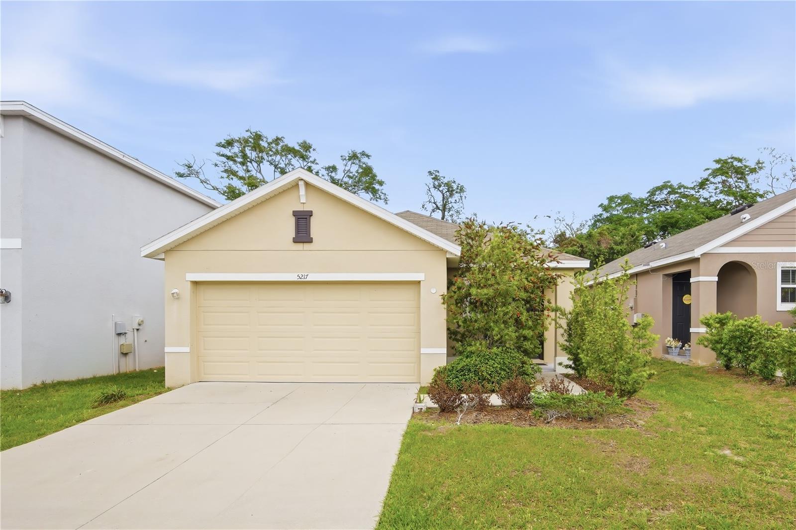 5217 Hillside Meadow Pl, Tampa