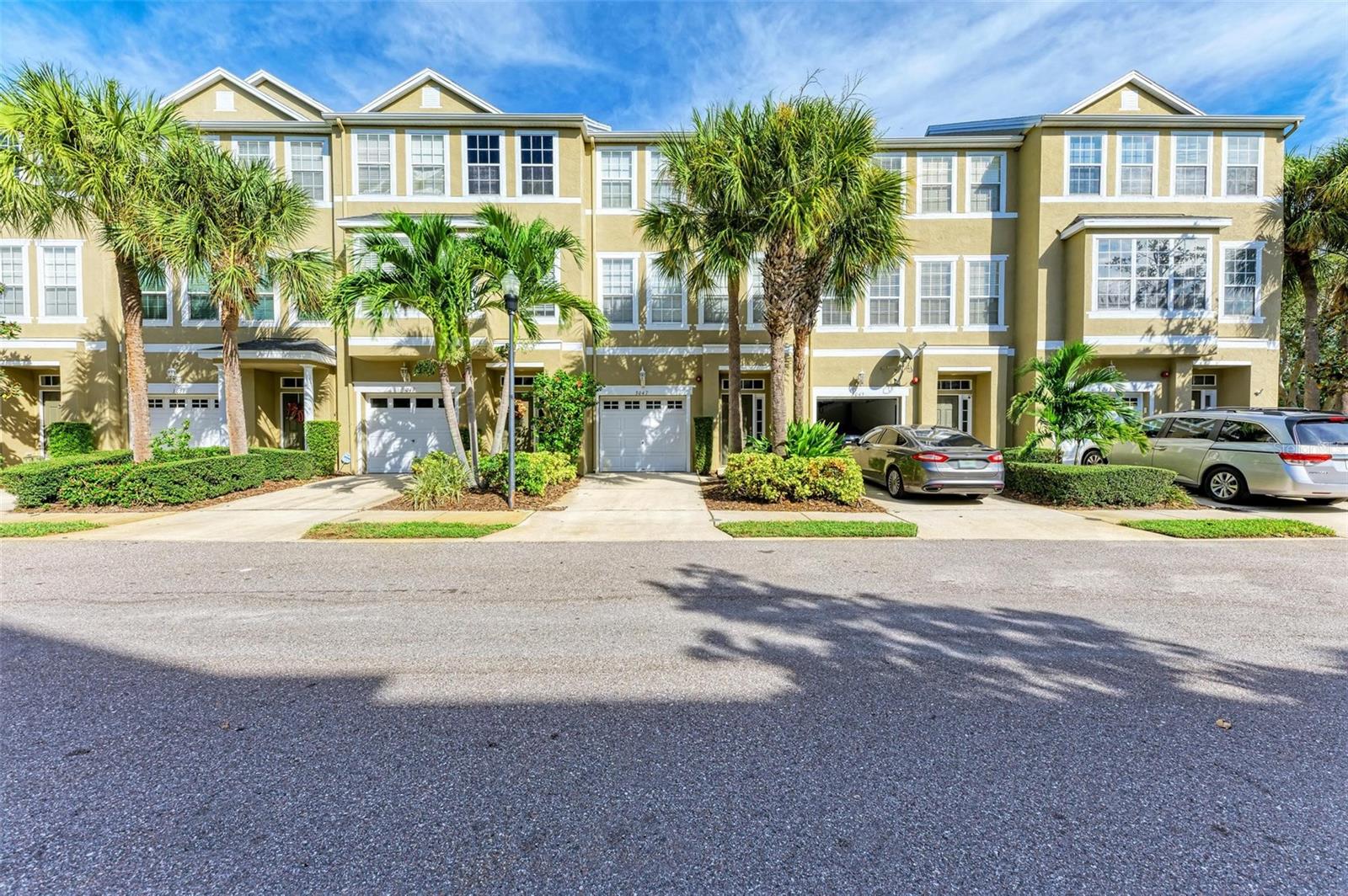 3047 Pointeview Dr, Tampa