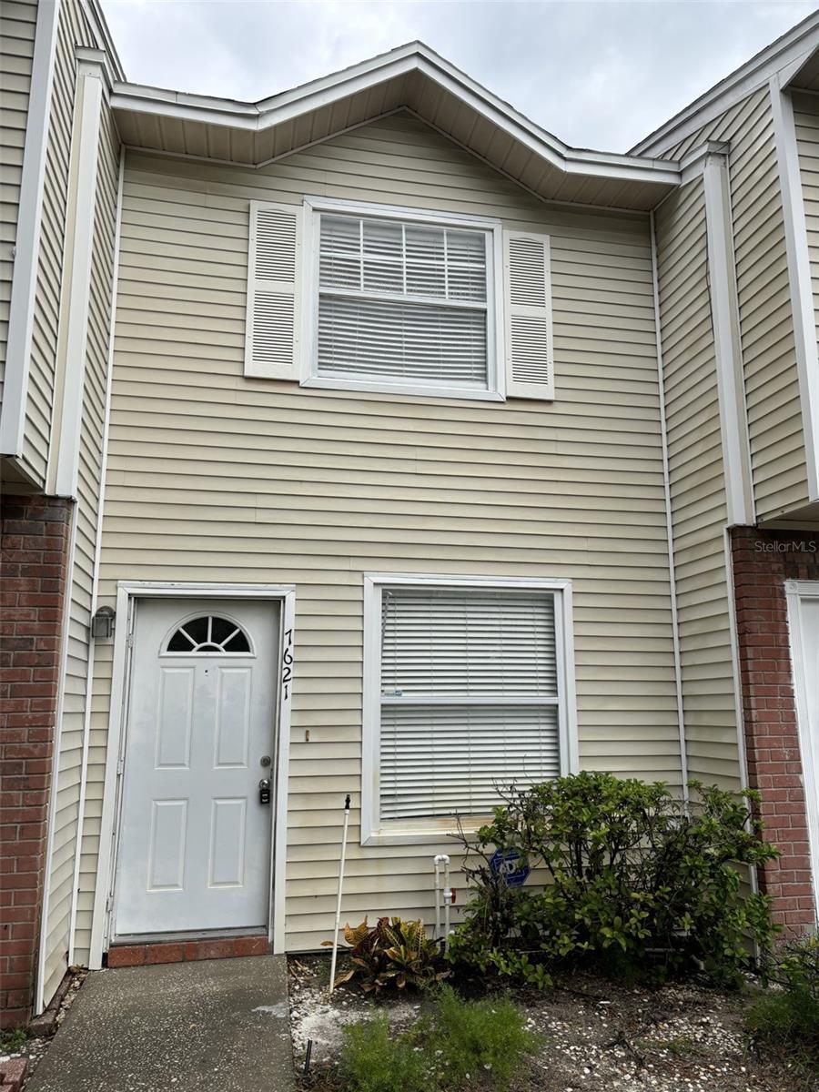 7621 Colonial Ct, Tampa