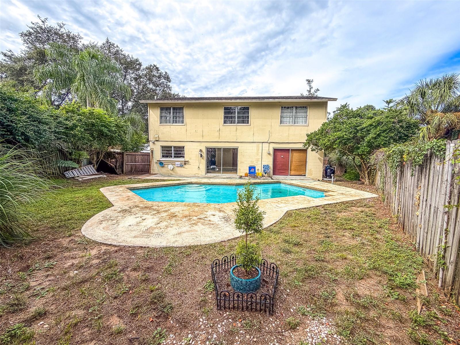 631 STONE DR