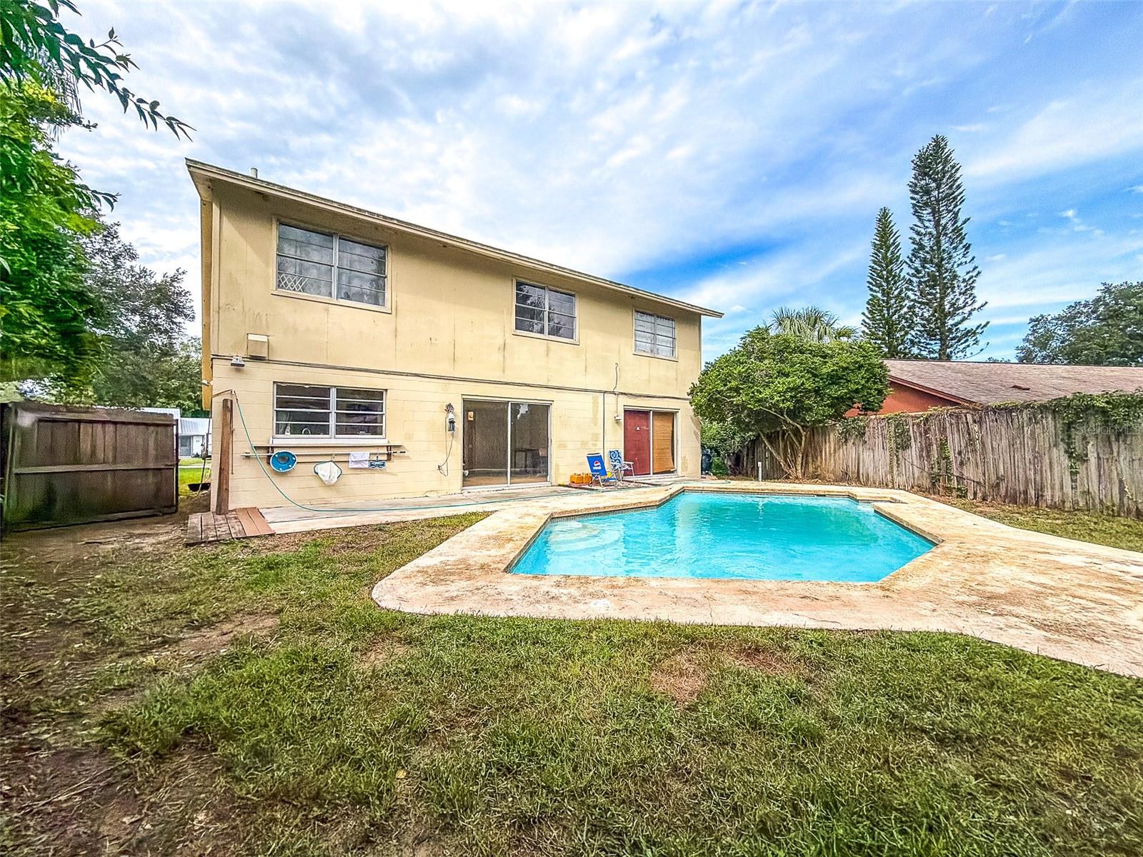631 STONE DR