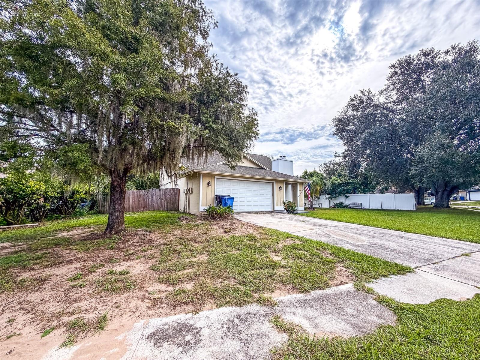631 STONE DR