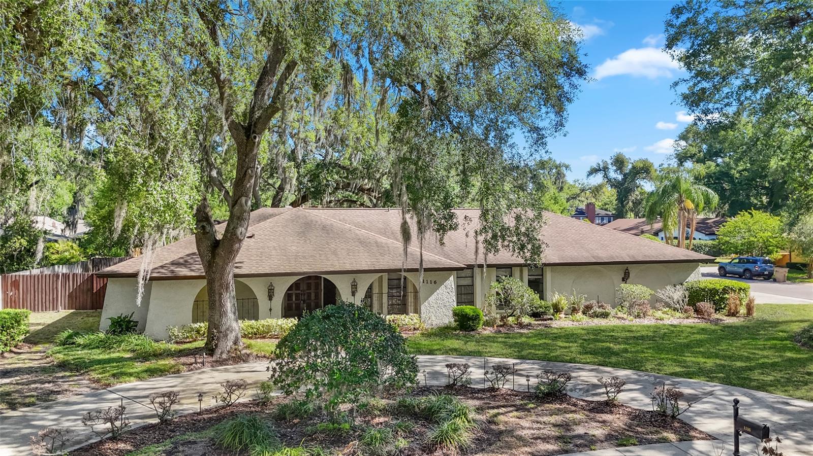 1116 N Riverhills Dr, Temple Terrace