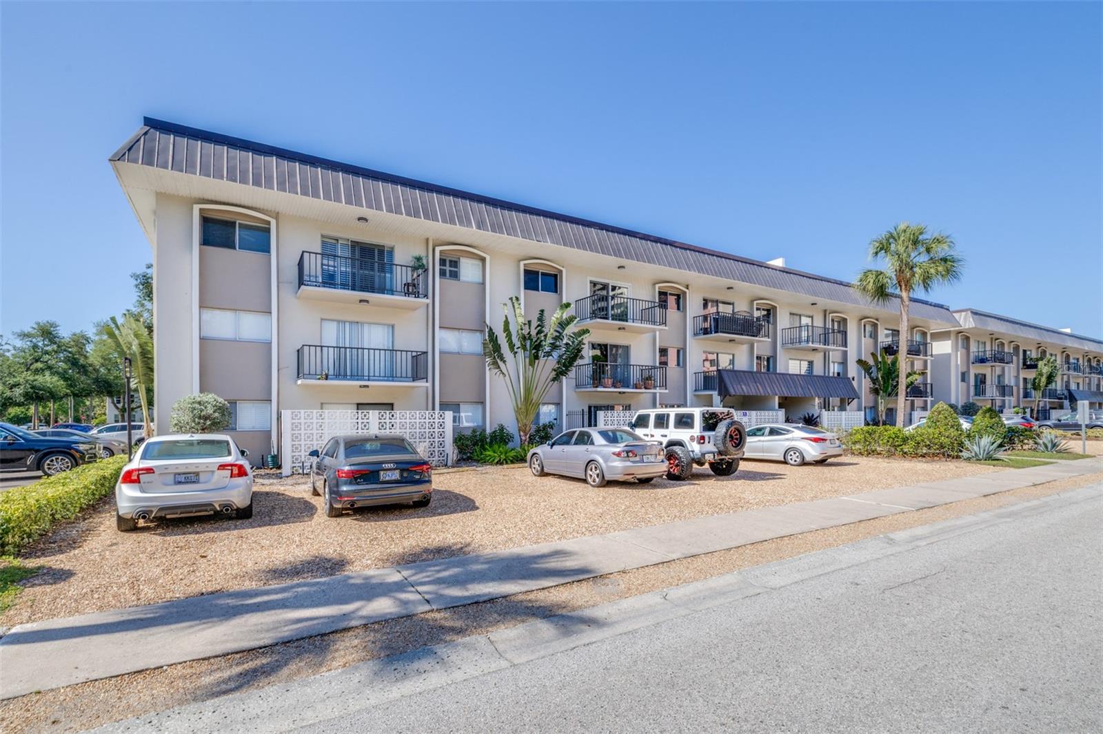 4606 W Gray St #107, Tampa