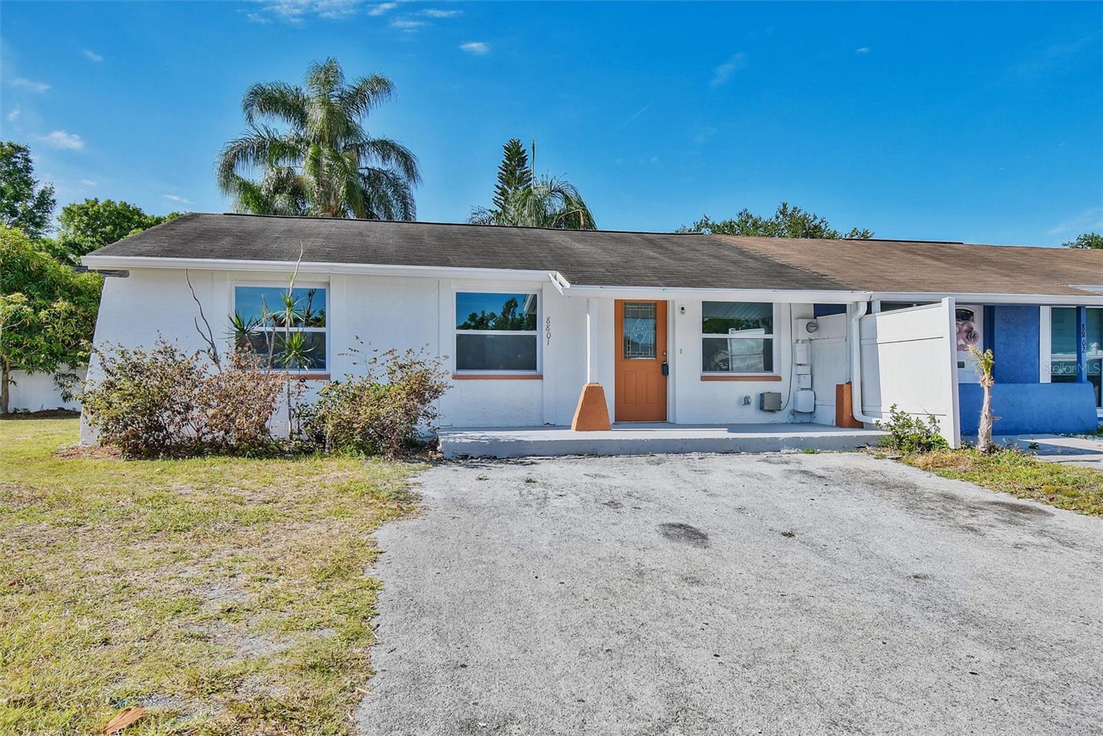 8801 Thousand Oaks Ct, Tampa