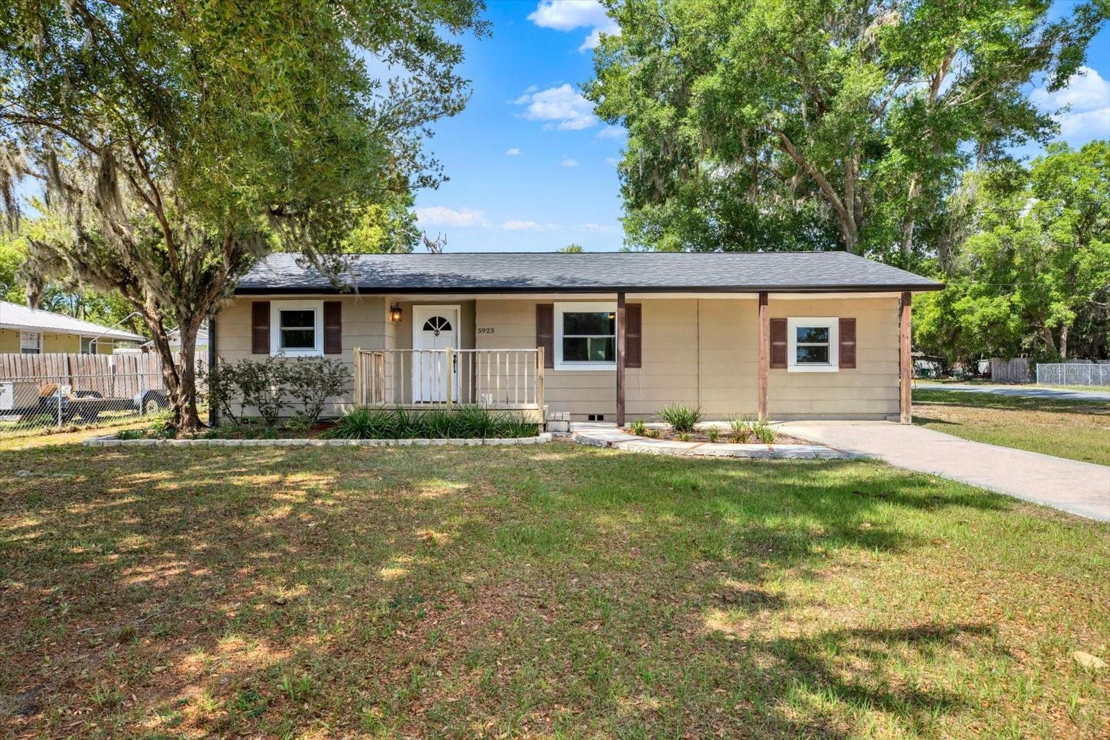5923 14th St, Zephyrhills