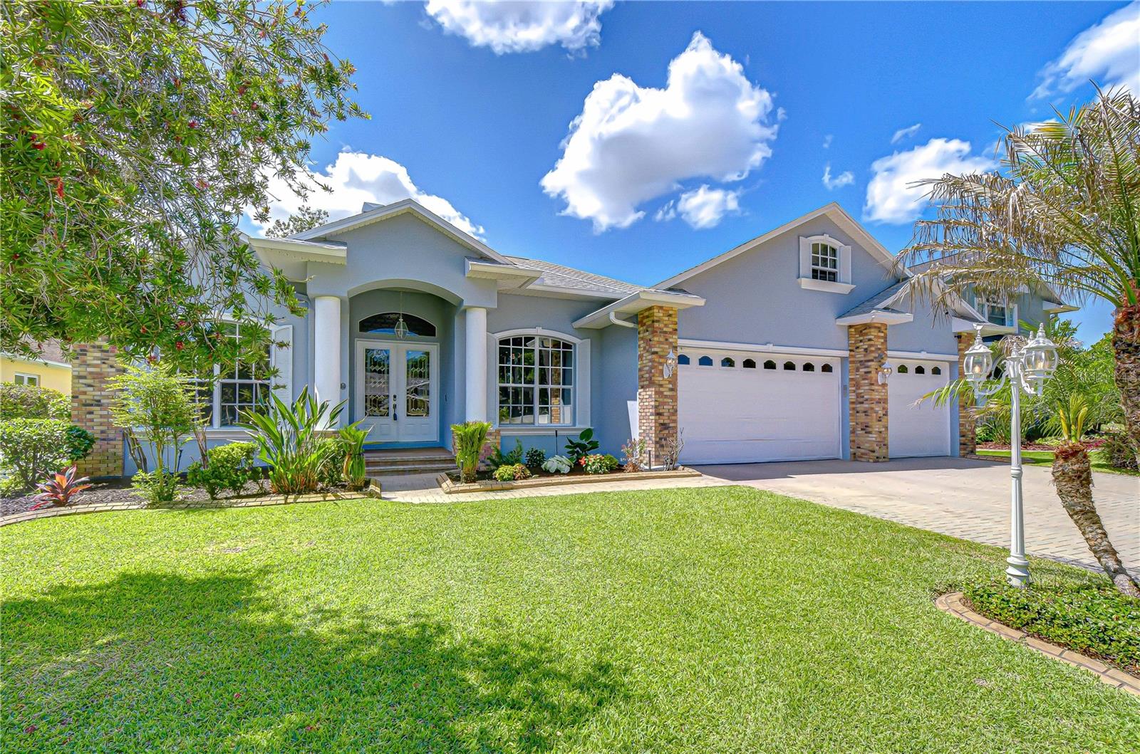 2228 Valrico Forest Dr, Valrico