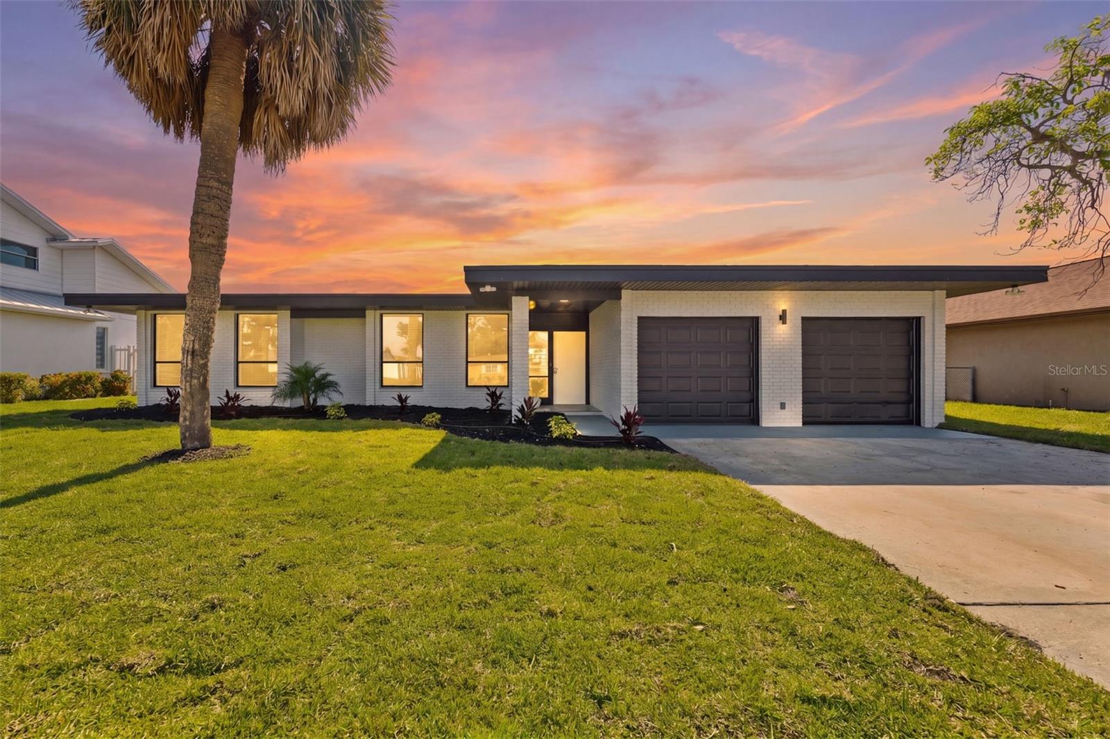 3917 E Eden Roc Cir, Tampa