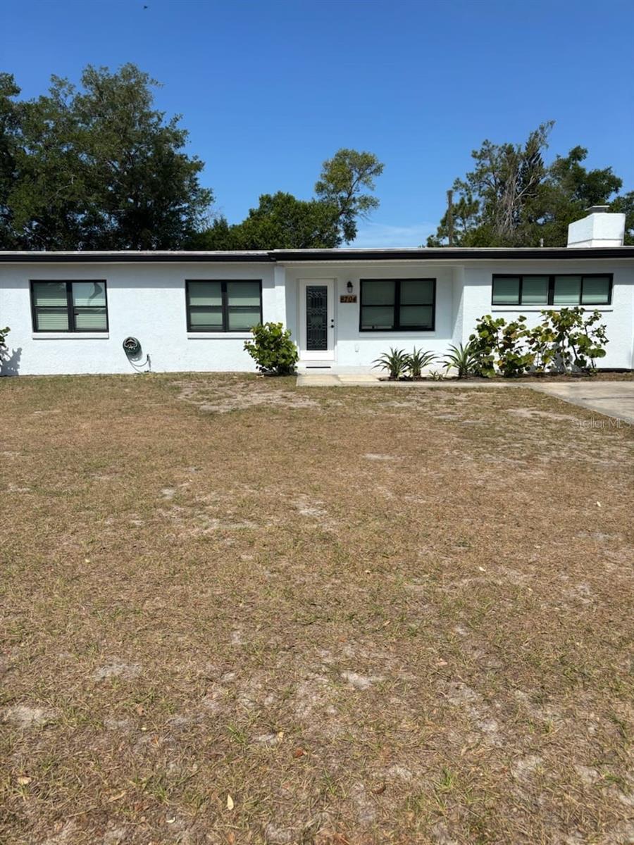 8704 N Renfrew Pl, Tampa