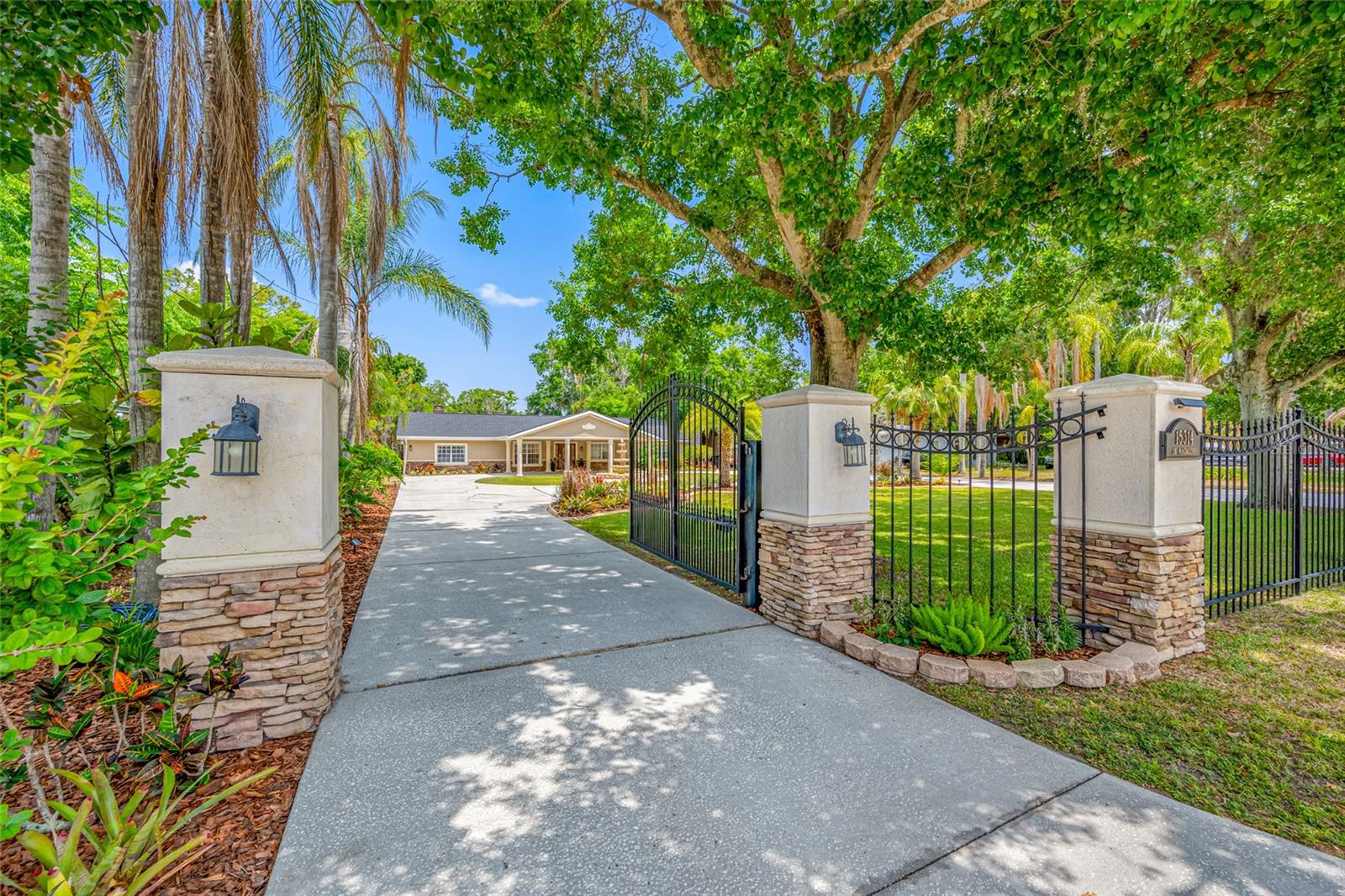 15314 Lake Magdalene Blvd, Tampa