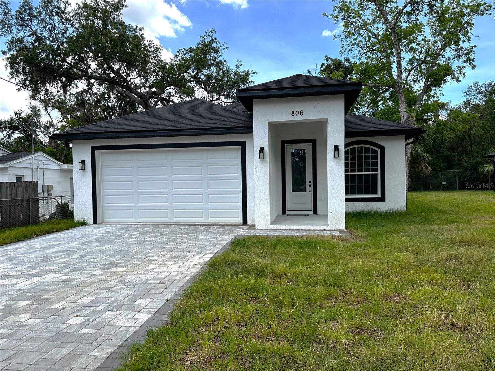 806 W Lowry Ln, Tampa