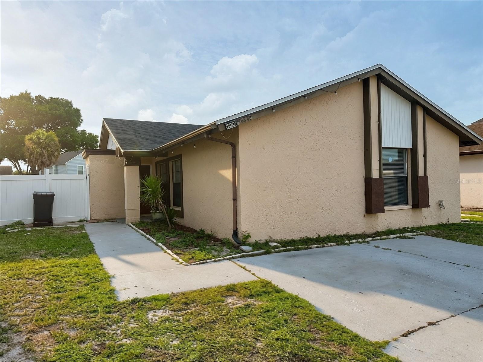 10539 Parkcrest Dr, Tampa