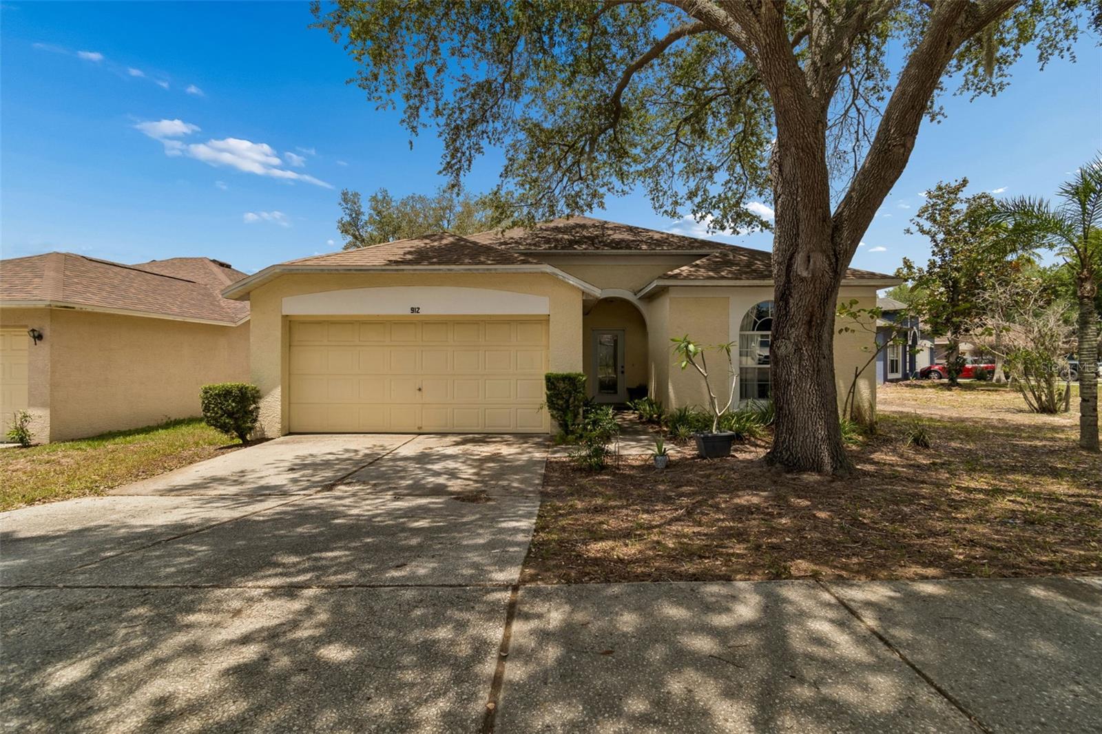 912 Grand Canyon Dr, Valrico